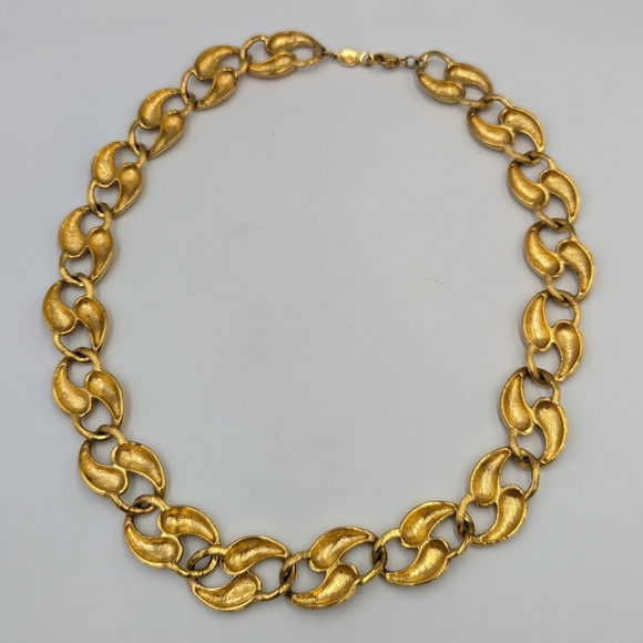 VTG Napier brushed/shiny Gold Tone fancy link chain necklace Savoy collection - Picture 5 of 8